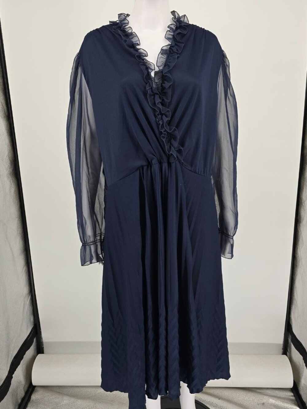 Vintage Late 1970s Riccardo Navy Blue Chiffon Sleeve Pleated Midi Dress (XL)